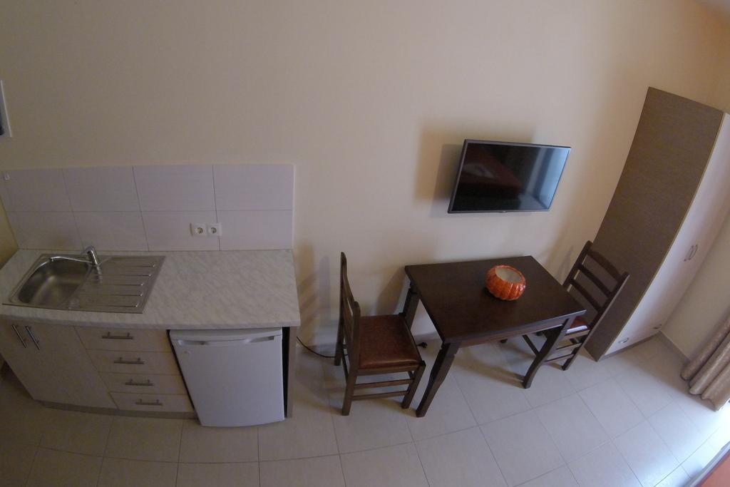 Riviera Rooms Химара Экстерьер фото