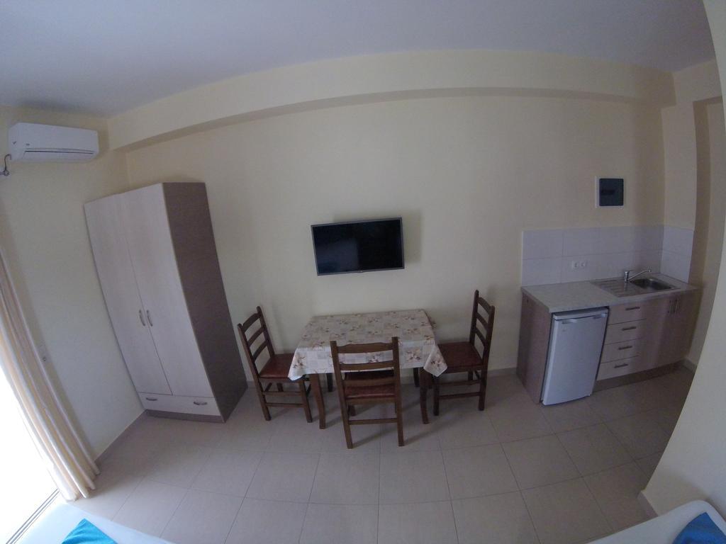 Riviera Rooms Химара Экстерьер фото